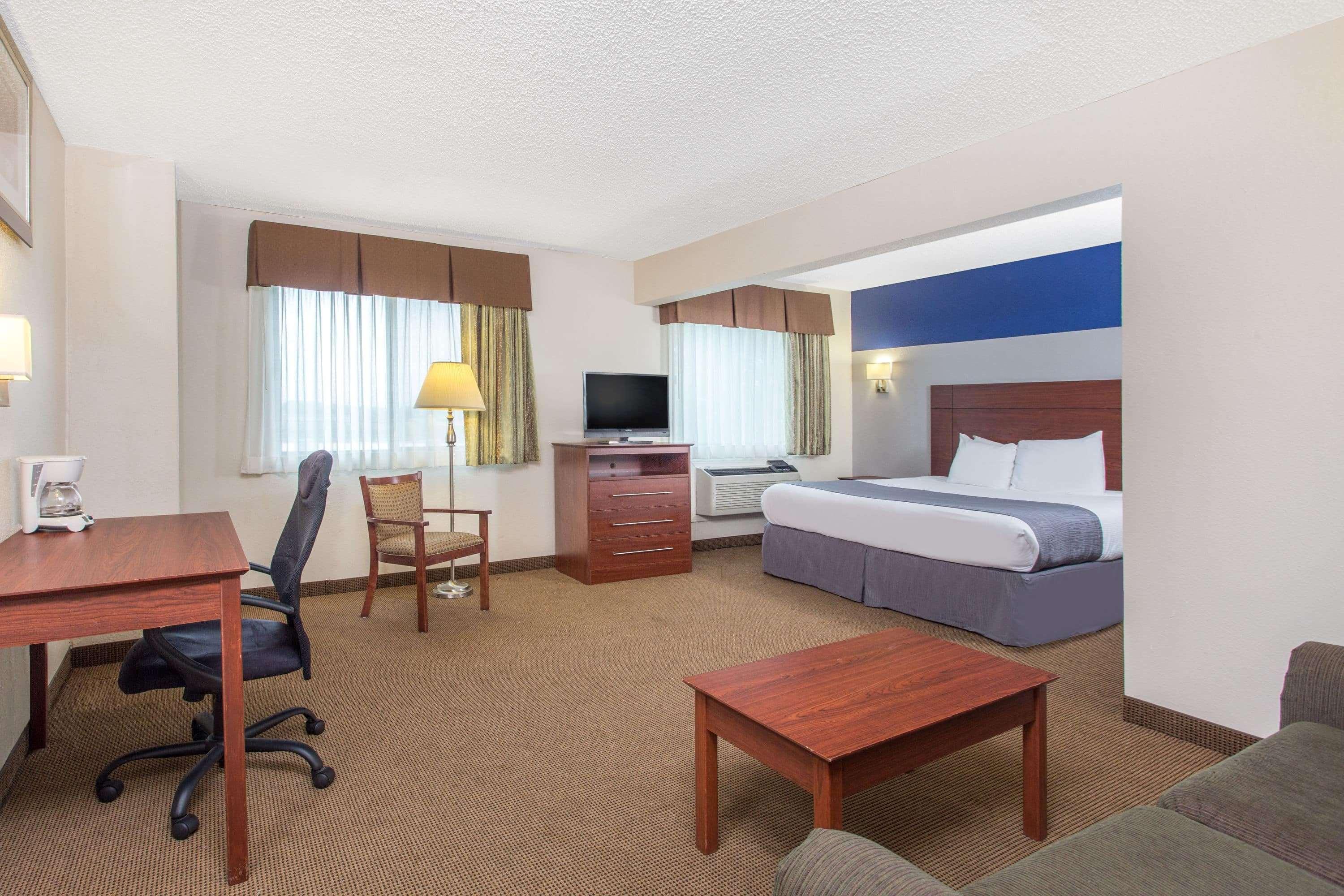 Baymont By Wyndham Dubuque Hotel Екстериор снимка
