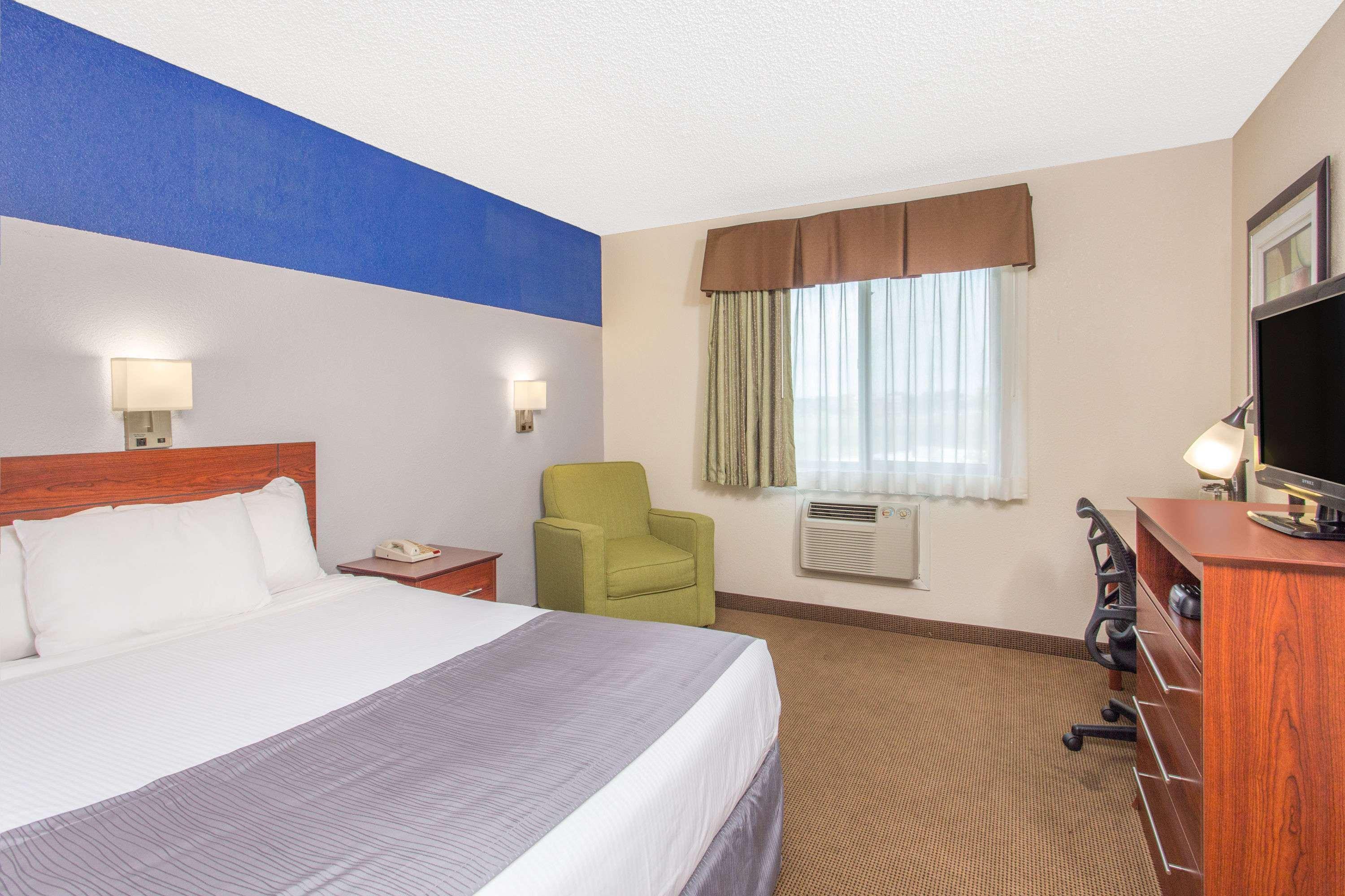 Baymont By Wyndham Dubuque Hotel Екстериор снимка